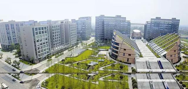 2019-2-18 成都項目---10kV發(fā)電機中性點接地開關(guān)柜，接地電阻柜三套發(fā)貨。